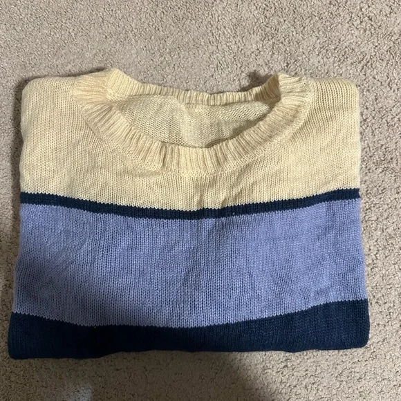 Women’s Sweater - Picture 2 of 2